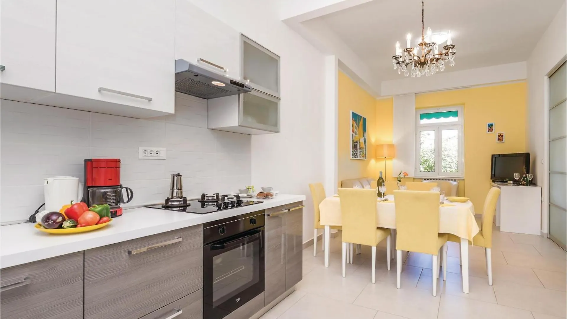 3 Bedroom Awesome Apartment In Lovran